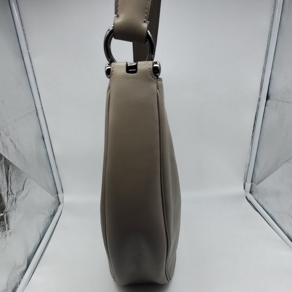 Coach Nomad Hobo Fog Glovetanned Leather - Picture 4 of 16